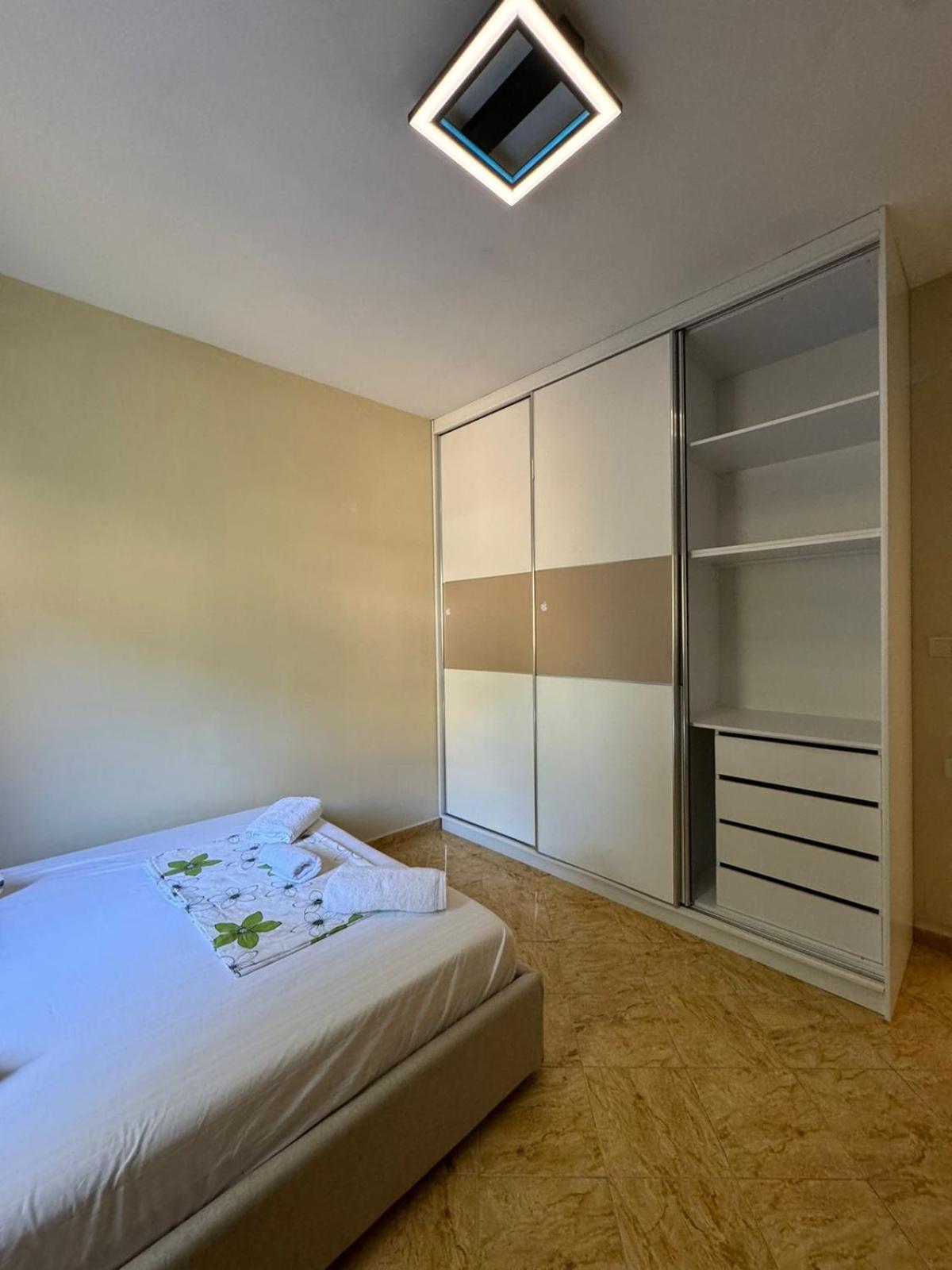 Miri Apartments Sarandë Exteriör bild